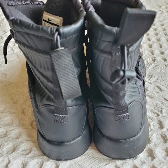 Nike Tanjun high rise waterproof sneakers ankle boots size 10 - Picture 5 of 6